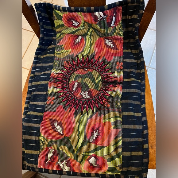 Artisan made pillow covers. Tulip design. Made in Chichicastenango Guatemala. - Picture 7 of 10